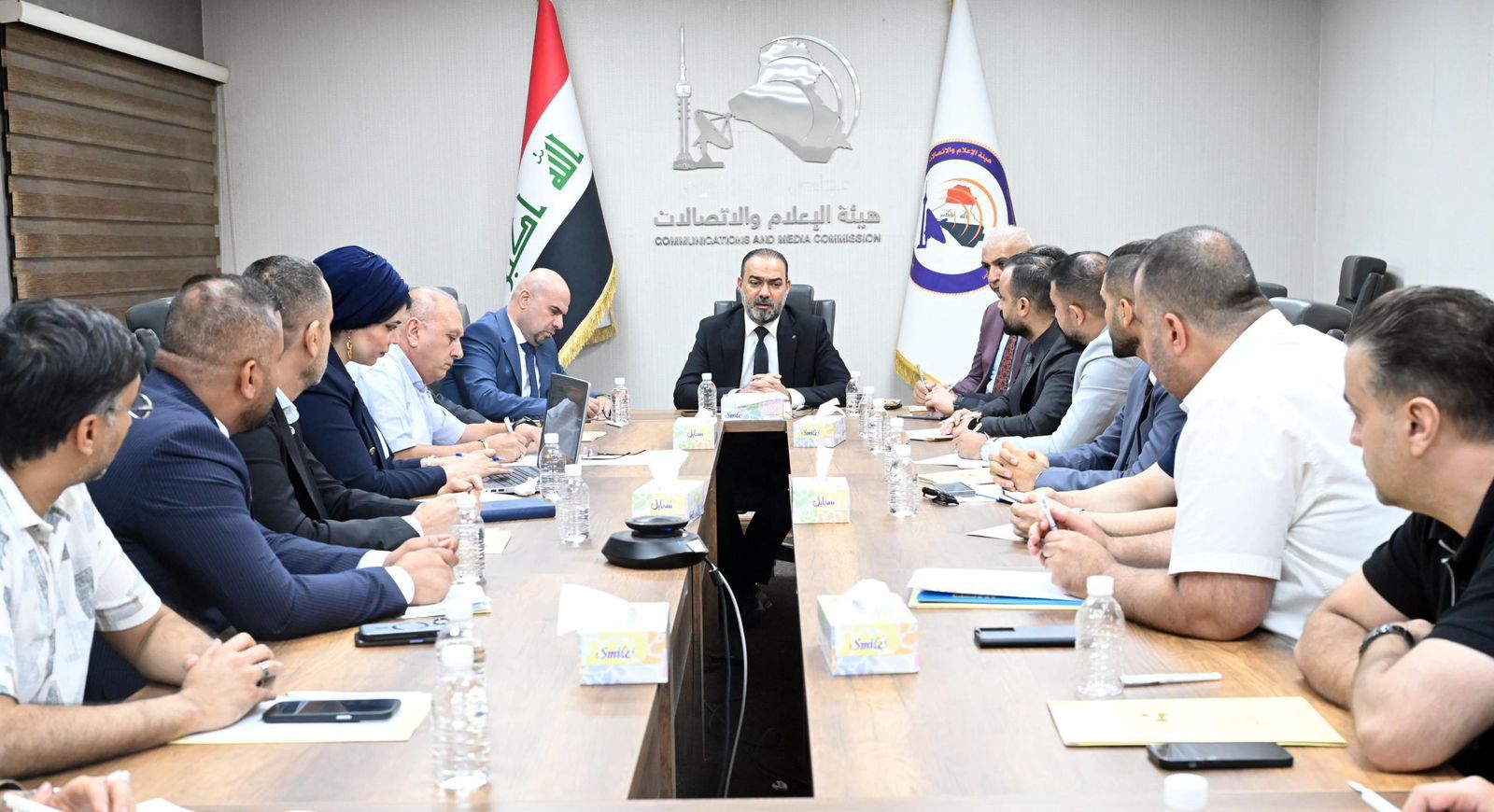 رئيس هيأة الإعلام يترأس اجتماعاً تنظيمياً مع مزودي خدمات الـ GPS&nbsp; لتعزيز الأمن الرقمي في البلاد المؤسسي، بما يسهم في رفع كفاءة الأداء ويعزز الثقة المتبادلة بين الجهات المنظمة والمشغلة.