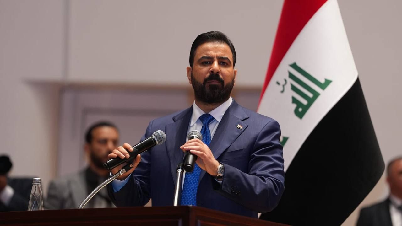 رئيس مجلس الوزراء “علي الزيدي”: أتقدم بخالص الشكر والامتنان إلى مجلس النواب والقوى السياسية الوطنية على منحهم الثقة للحكومة في موقفٍ يجسد علوّ المصلحة الوطنية وروح الشراكة والمسؤولية.- إن هذه الثقة تمثل أمانة كبرى وعهداً أمام شعبنا العزيز بأن نمضي بثبات نحو ترسيخ الاستقرار وتعزيز هيبة الدولة وتحقيق تطلعات العراقيين في التنمية والعدالة والعيش الكريم.