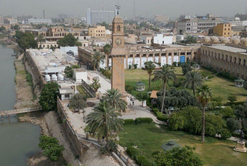 الأنواء الجوية: طقس غائم مع انخفاض درجات الحرارة وتصاعد الغبار في بعض مناطق العراق يوم غد السبت.