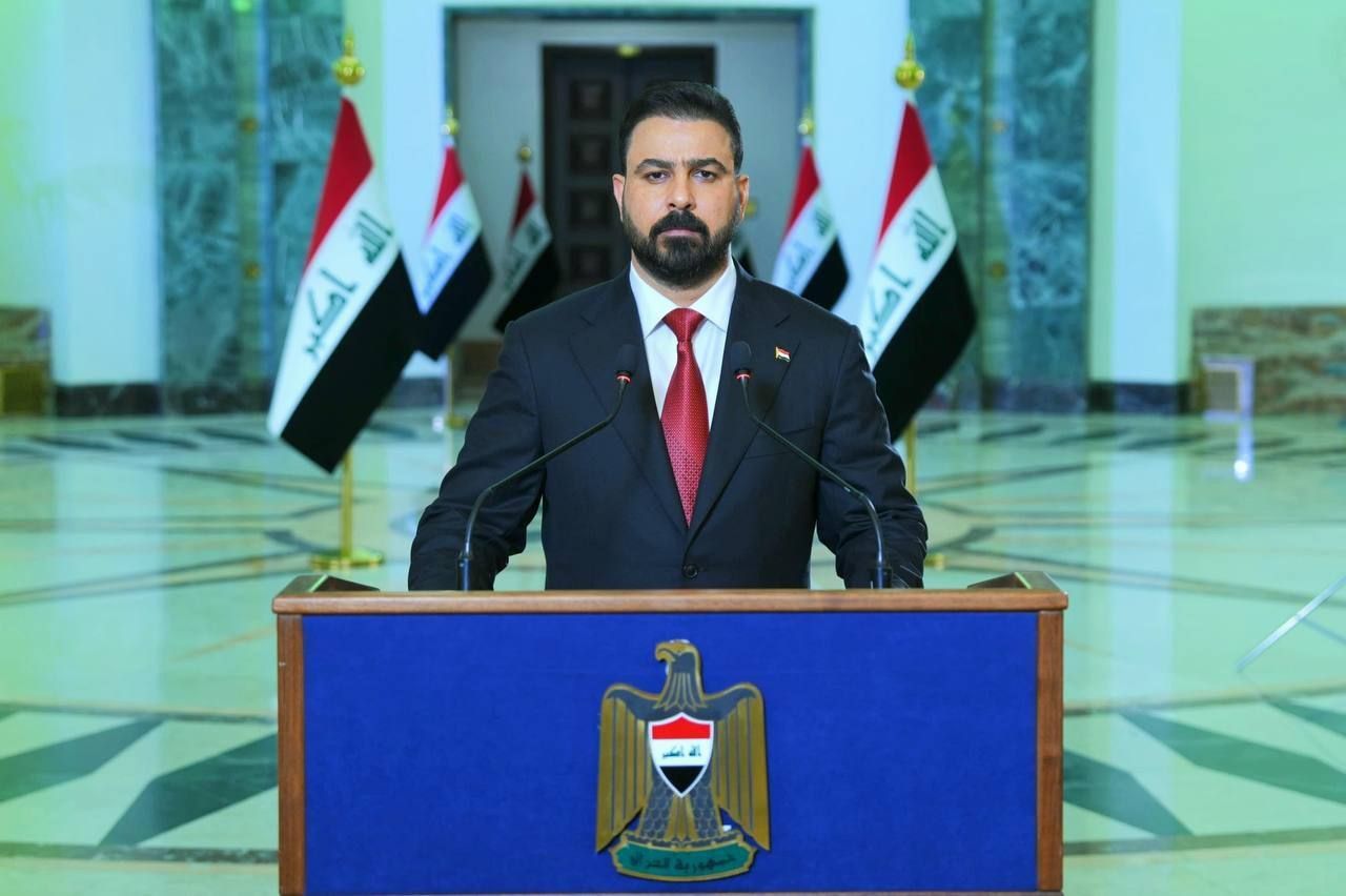 رئيس الوزراء: طريق الإصلاح قد يكون صعباً لكنه ليس مستحيلاً.– سنكون بينكم ومعكم ونعمل لكل بيت عراقي ولكل شاب يبحث عن فرصة عمل.– العراق يستحق اليوم أن ينهض وأن يعيش أبناؤه بكرامة.– سندعم الأسرة التعليمية للارتقاء بالمؤسسات الأكاديمية والعلمية.– سنوفر عملاً للشباب وتقليص البطالة في مقدمة اهتمام الحكومة عبر إطلاق مشاريع إنتاجية وتنموية.– نعاهد العراقيين على العمل المخلص والإرادة الصادقة بمواجهة التحديات.