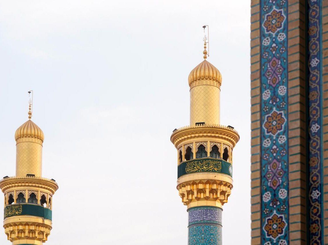 بالصورلافتات البهجة تنشر الأفراح والمسرّات في العتبة العلوية المقدسة مع اقتراب عيد الله الأكبر عيد الغدير الأغر .