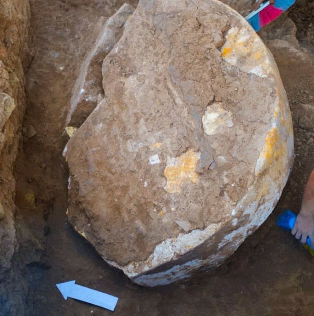اكتشاف شاهد جديد من مسلة آشورية في موقع “باب شمس” بمحافظة نينوى.