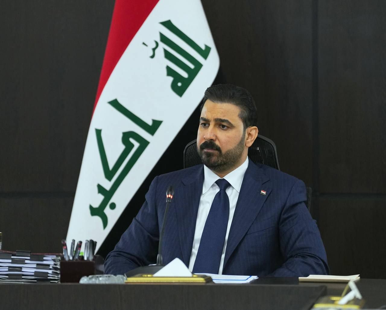 رئيس مجلس الوزراء “علي الزيدي” بذكرى استشهاد الإمام الحسين (عليه السلام): – نتقدم بالعزاء بذكرى شهادة الإمام الحسين (عليه السلام).– الإمام الحسين (ع) جسد مبادئ الشهادة والانتصار والبطولة في كربلاء المقدسة.– نستلهم من عاشوراء معانيها ونواصل مسؤولياتنا من أجل رفعة العراق وسيادته.– تعلمنا من نهضة الإمام الحسين عليه السلام ألا نهادن فاسداً.– نسعى بكل صبر وهمة إلى حماية العراق وإصلاح منظومته (ما استطعنا إلى ذلك سبيلًا).– مبادئ الحسين عليه السلام لا تهتز بكثرة الفاسدين ومكرهم.