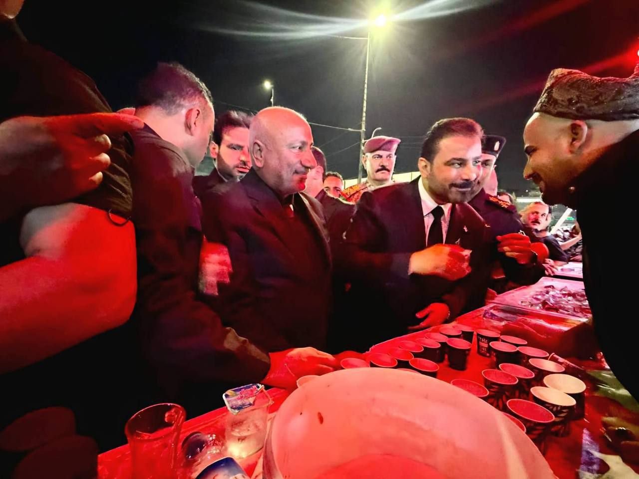 بالصور رئيس الوزراء “علي الزيدي” يتفقد ميدانياً الخطط الأمنية والخدمية الخاصة بزيارة عاشوراء.