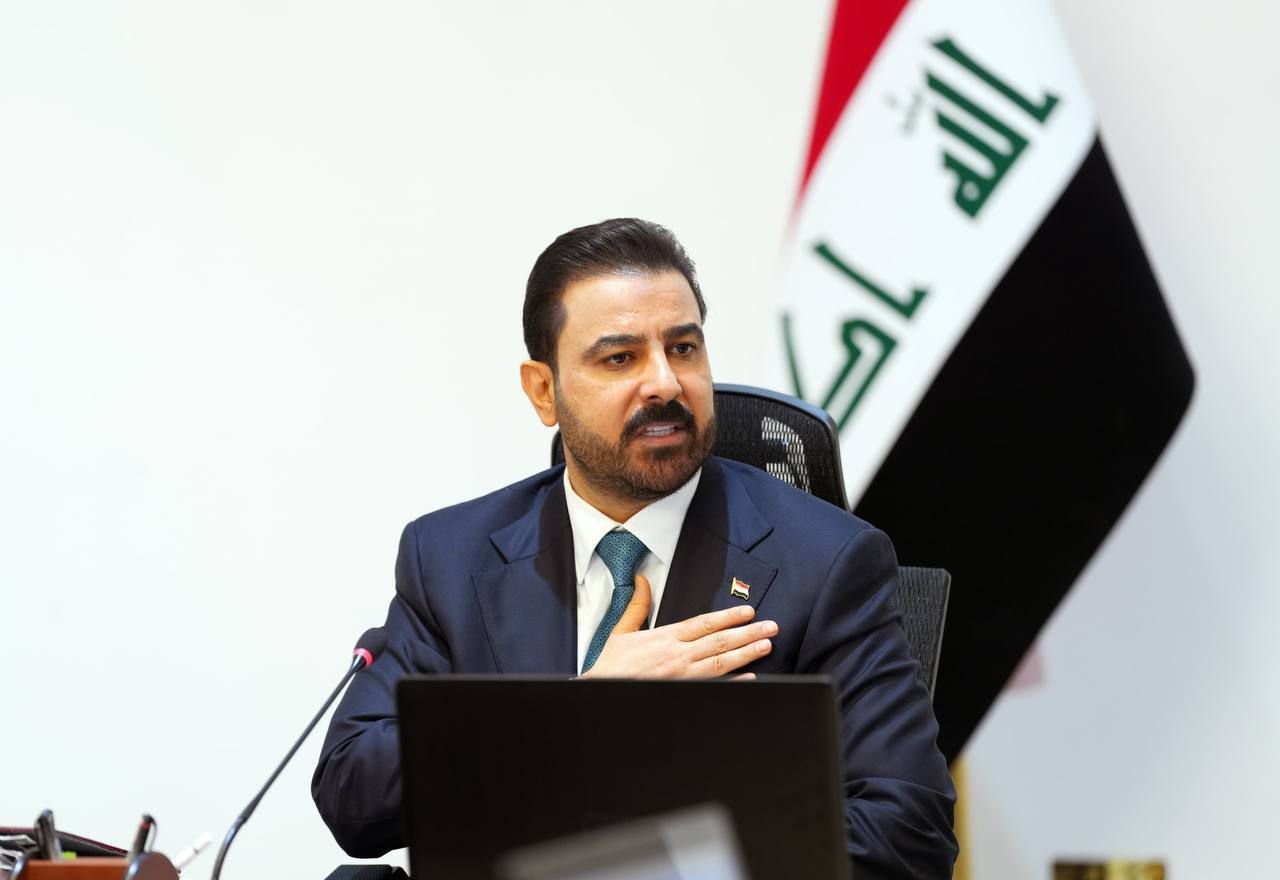 رئيس الوزراء “علي الزيدي”: ما جرى من صولةٍ ضد الفساد هي مرحلة أولى.– الحكومة ستستمر في مكافحة الفساد لاسترداد المال العام.– الحكومة مكلّفة بحماية مصالح الشعب العراقي ولا تهاون في هذه المسؤولية.– الوضع بات من غير الممكن السكوت عنه.– الغيرة على حال العراقيين تدفعنا الى التأكيد لأبناء شعبنا أن هناك حرّاساً أقوياء على الأموال العامة، وسنحسن توظيفها.– يكلف الأجهزة الرقابية باستقبال أي مؤشرات عن الأداء الحكومي أو أداء الوزارات، لكشف حالات الفساد أو التقصير.– العراق مرّ بحقب الحروب والفوضى ومقارعة الإرهاب.– مسار الحكومة بان مختلفا، من خلال تفعيل اجراءات تعزيز قوّة الدولة العراقية، واحتكارها القوّة والسلاح، وعدم السماح للفاسدين بأن يكونوا ضمن جسد الدولة بهدف سرقة المال العام.– ماضون في إعداد موازنة العام المقبل، ضمن منهج (موازنة البرامج).