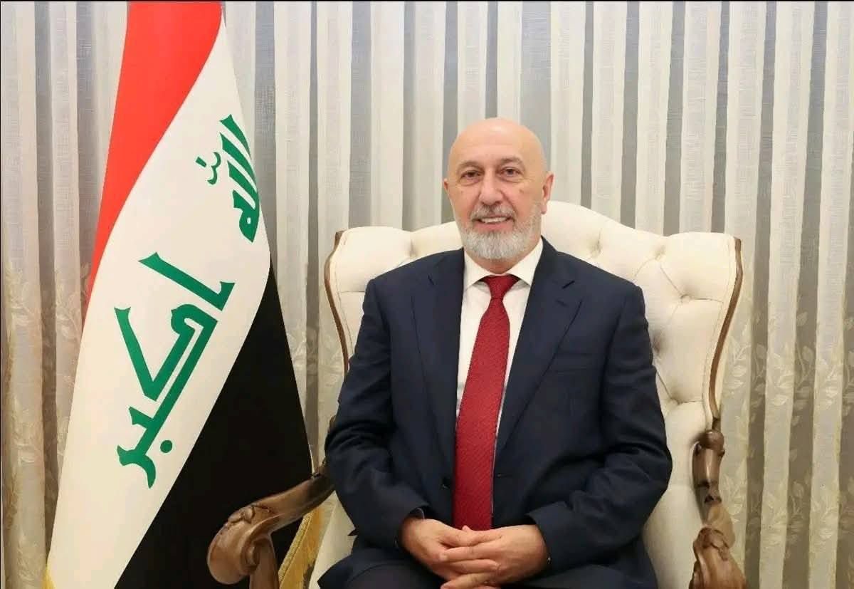 رئيس الجمهورية “نزار آميدي”:– سنعالج ملف الفصائل المسلحة بطريقة حكيمة ومقاربة عراقية تضمن منع إراقة الدماء.– لا تراجع عن مكافحة الفساد وسنمضي بهذا الملف حتى النهاية.– قرار حصر السلاح بيد الدولة لا رجعة فيه.