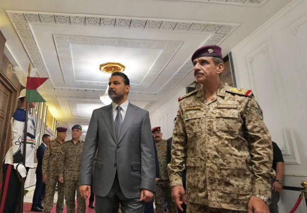 رئيس الوزراء “علي الزيدي”: لن نسمح ببقاء أي سلاح خارج سياق القانون وسنعمل على بناء دولة يحكمها القانون وتسودها العدالة.