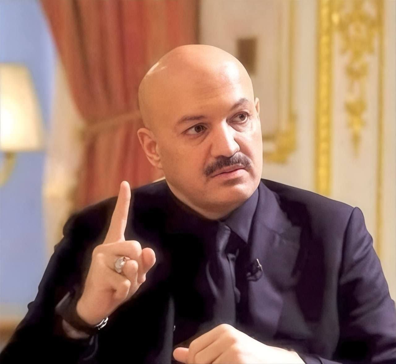 مجلس القضاء الأعلى يخاطب مديرية الشرطة الدولية (الإنتربول) لاستراد المتهم بـ”سرقة القرن” نور زهير والصادر بحقه حكم بالحبس لمدة 10 سنوات.