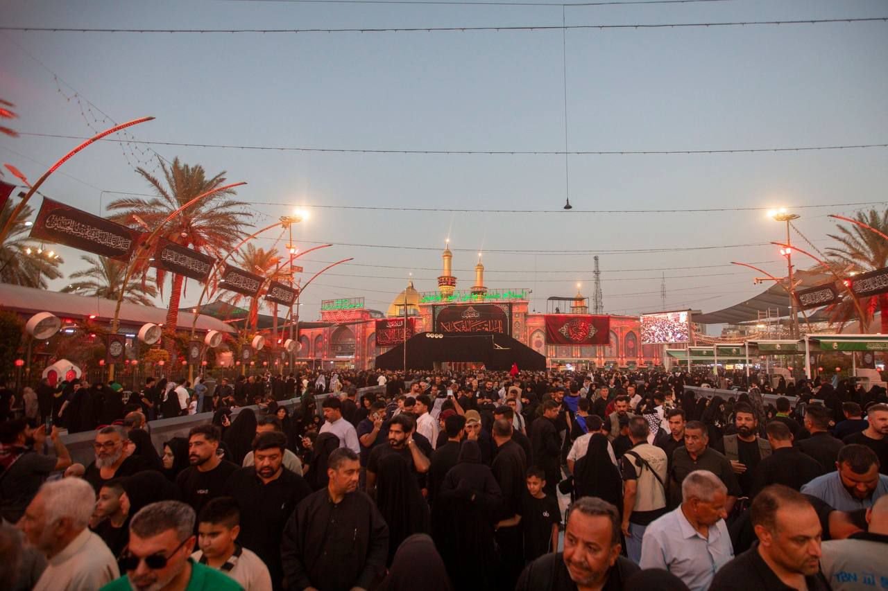 أجواء ليلة الجمعة المباركة عند مرقد باب الحوائج أبي الفضل العباس (عليه السلام).