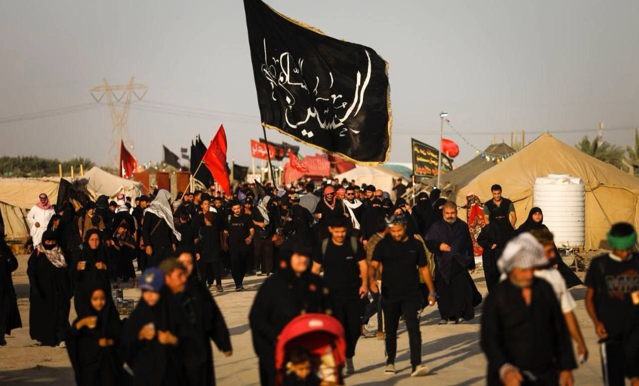 بقلوبهم وأرواحهم.. السائرون الحسينيون يتجهون إلى كربلاء المقدسة.
