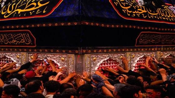 بدموع الفاجعة وآلام شهادة الرسول الأعظم (صلَّى الله عليه وآله).. جموع المؤمنين تُقدِّم تعازيها لصاحب المصاب المولى أبي الحسن علي (عليه السلام).