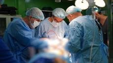 فريق طبي في بغداد يستأصل ورماً يزن 2 كغم من معدة مريضة تبلغ من العمر 65 عاماً.