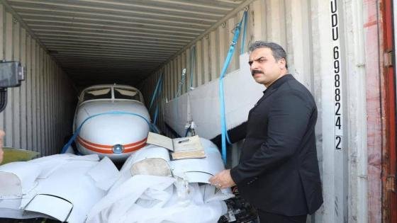 هيئة المنافذ الحدودية: إحباط واحدة من أكبر محاولات التهريب في ميناء أم قصر تضمنت أدوية وأجهزة إلكترونية مخفية داخل حاويات بمواد رخيصة للتهرب من الرسوم الجمركية مع ضبط أكثر من 15 ألف هاتف نقال و2000 سماعة “أبل”، إضافة إلى طائرة تدريب متروكة منذ أشهر.