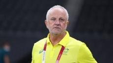 مدرب المنتخب “غراهام أرنولد”: يقولون إن العراق في مجموعة الموت لكن أنا أقول إنها مجموعة الإثارة.– رأيت 26 لاعباً مهووسين بهواتفهم فقمت بحظر وسائل التواصل الاجتماعي.