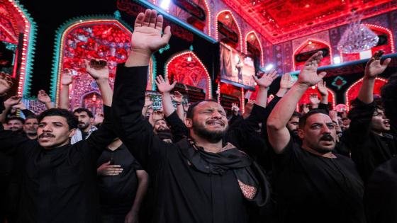 بالصور المواكب الحسينية تحيي ليلة التاسع من محرم الحرام بجوار الإمام الحسين (عليه السلام).