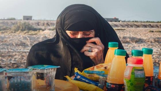 قصةُ عشقٍ حُسيني يرسمها الشيبُ على الطريق نحو كربلاء المقدسة.